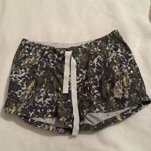 Lululemon casual shorts size 8 (fit closer to 6)